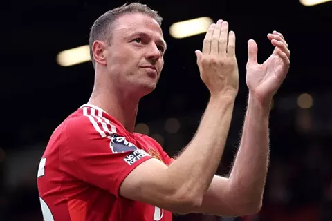 مانشستر يونايتد يعلن اعتزال جوني إيفانز.. وتعيينه مشرفا على المُعارين